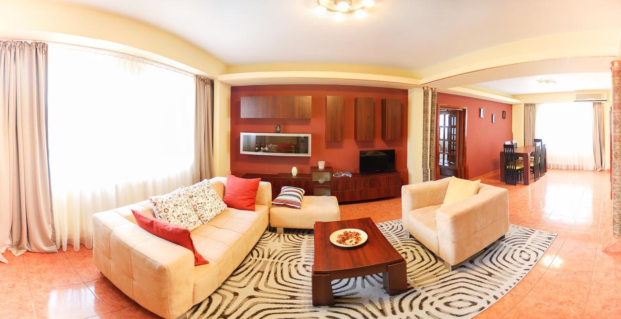 Center Apartment *